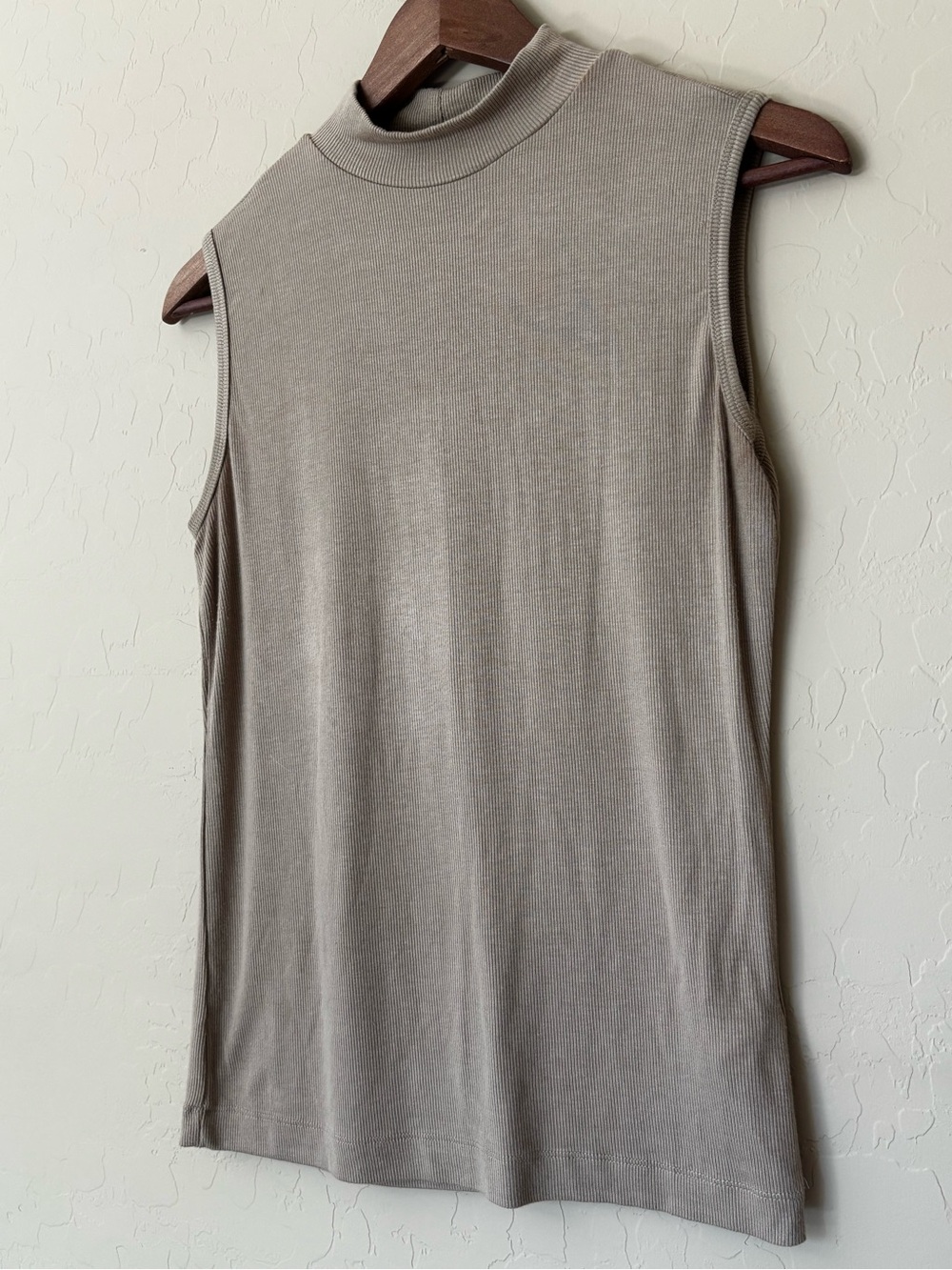 Truth by Republic Ribbed Mock-Neck Tank in Taupe Size M - Picture 2 of 5
